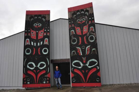Visita ao Centro de Tradição e Cultura Indígena, em Sitka, no sudeste do Alaska
